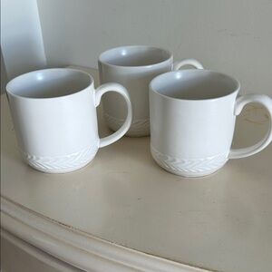 BEE & WILLOW SET OF 3 CUPS. Wonderful condition. No stains, cracks or chips